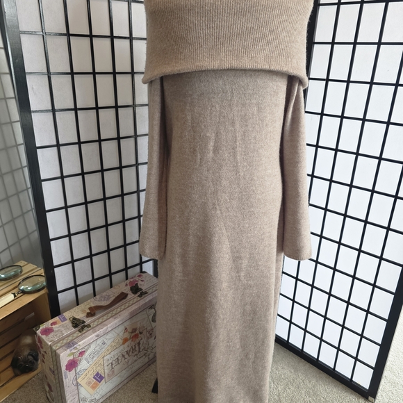 Chic Off-Shoulder Knit Dress - Picture 5 of 7